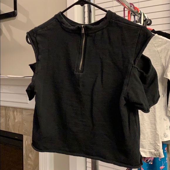 💗Forever21 cut out sleeve top - Picture 2 of 2